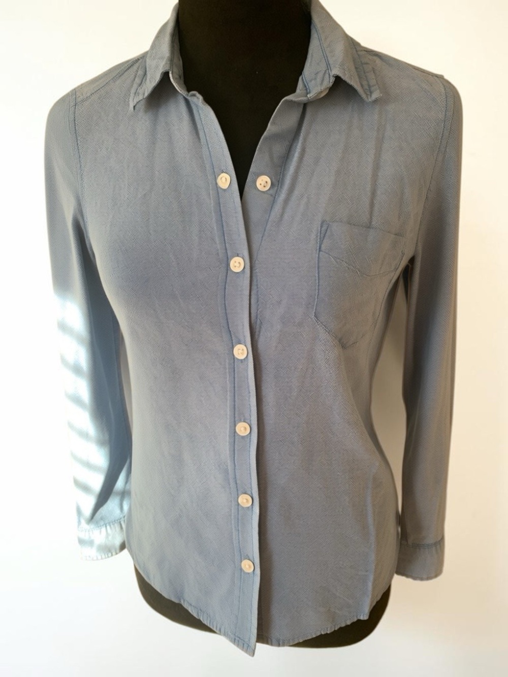 Light Blue Button-Front Shirt Blouse

Mix 1 0426